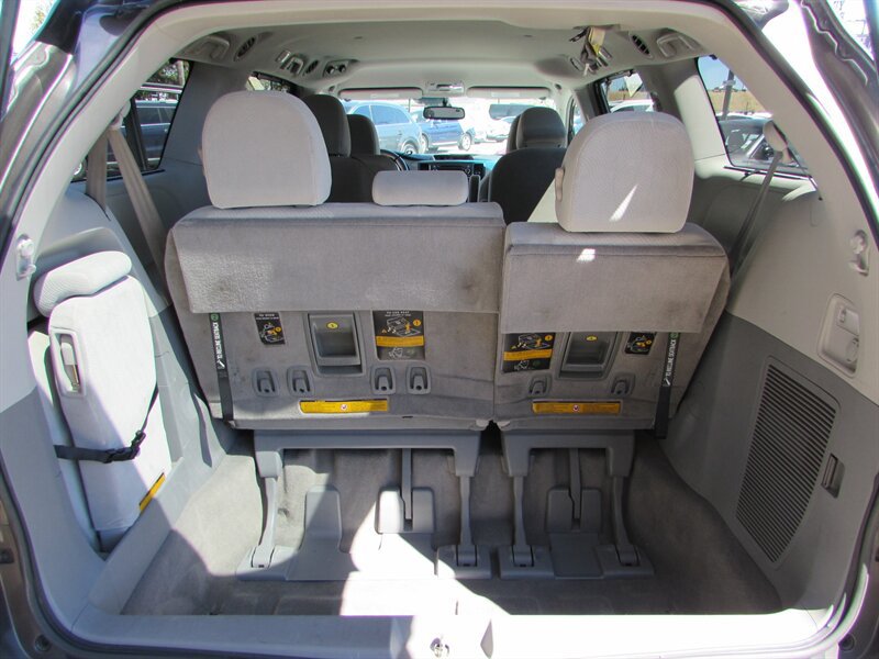 Used 2012 Toyota Sienna LE FWD image 23
