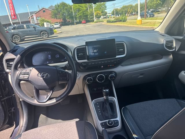 Used 2023 Hyundai Venue Limited FWD image 15