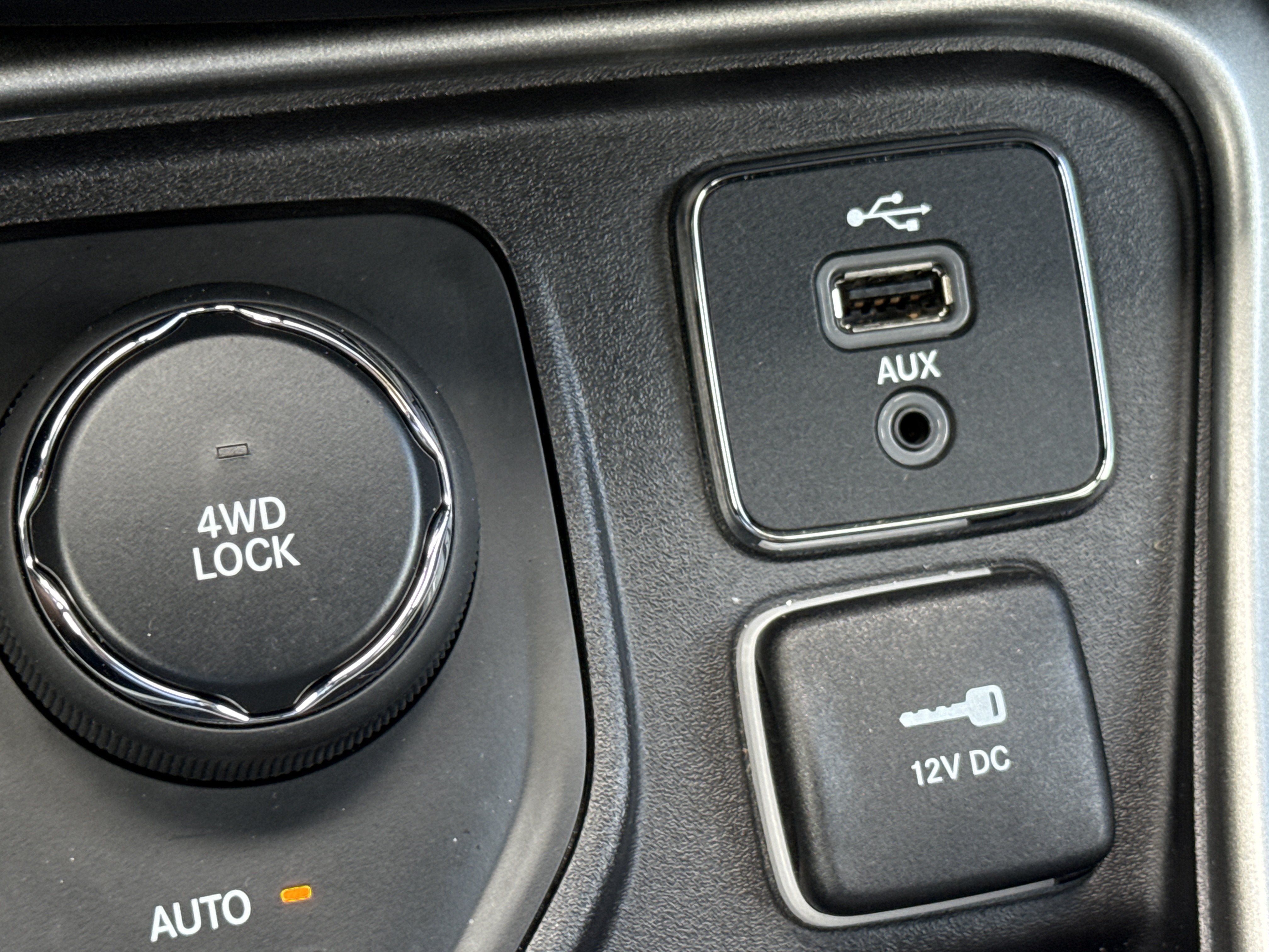 Used 2018 Jeep Compass Latitude w/ Popular Equipment Group AWD/4WD image 13