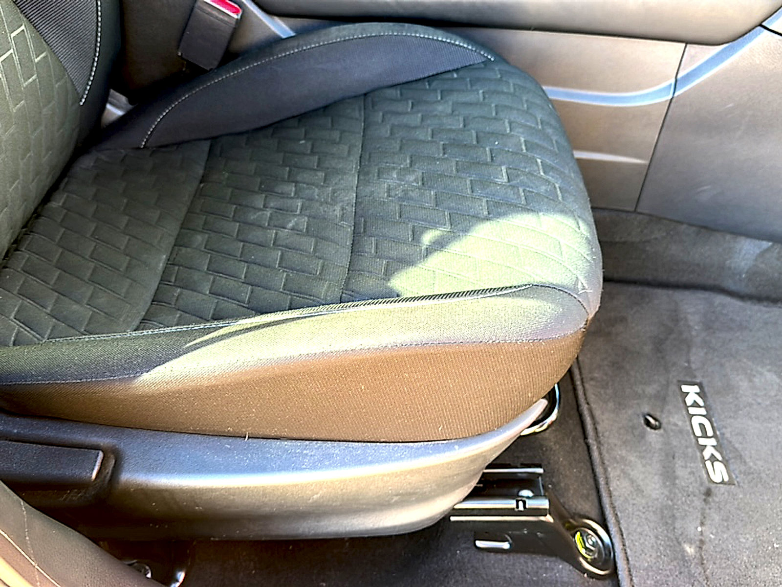 Used 2023 Nissan Kicks SV image 25