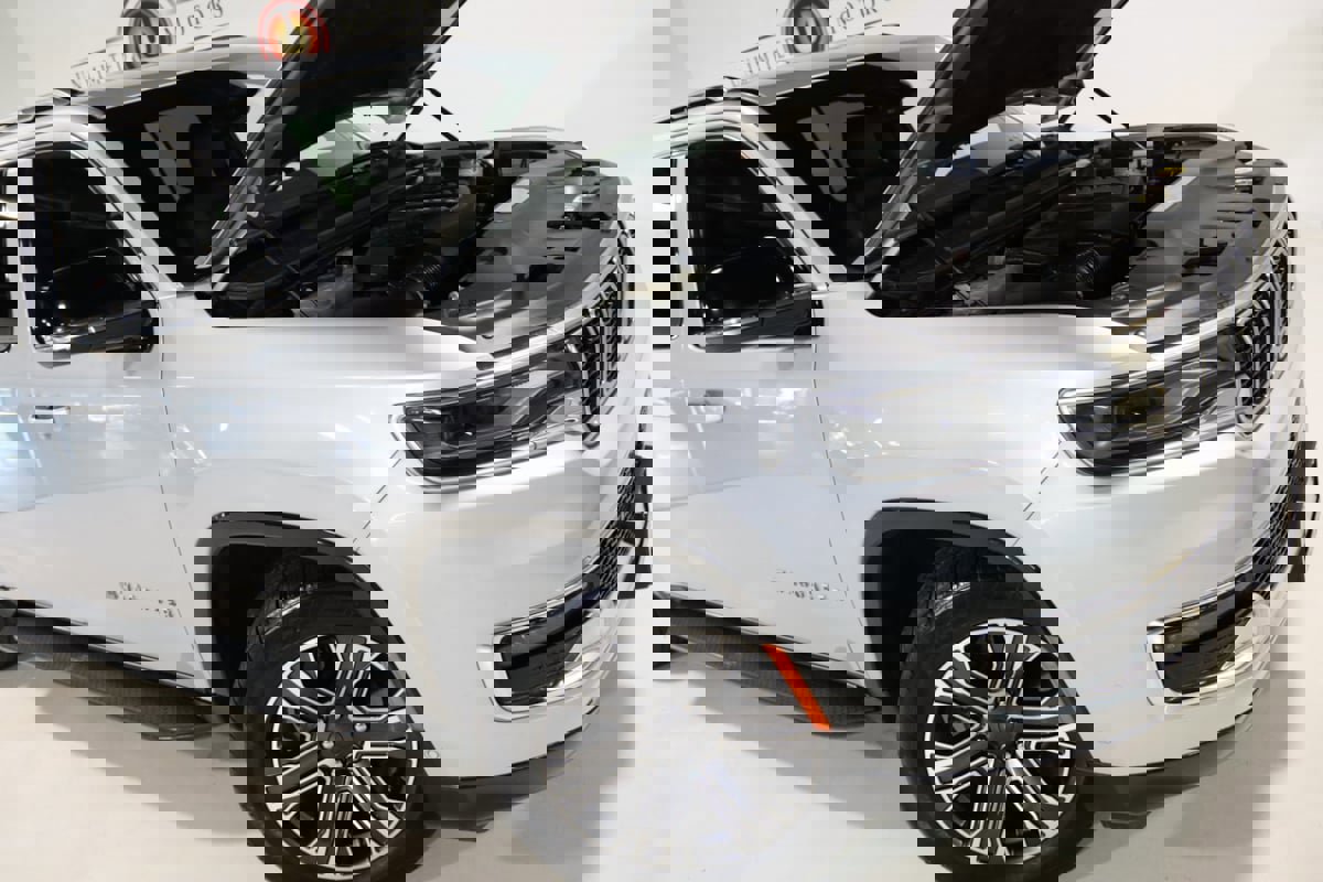 Used 2024 Jeep Wagoneer L Series II w/ Flexible Seating Group image 7