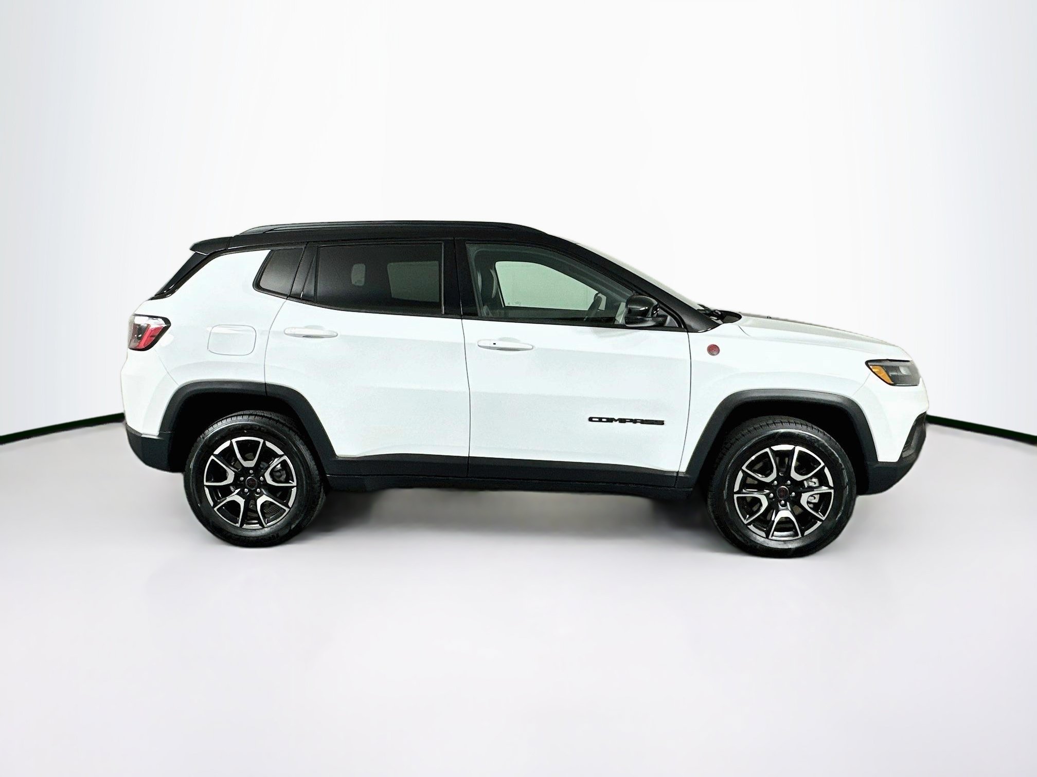 Used 2025 Jeep Compass Trailhawk AWD/4WD image 10