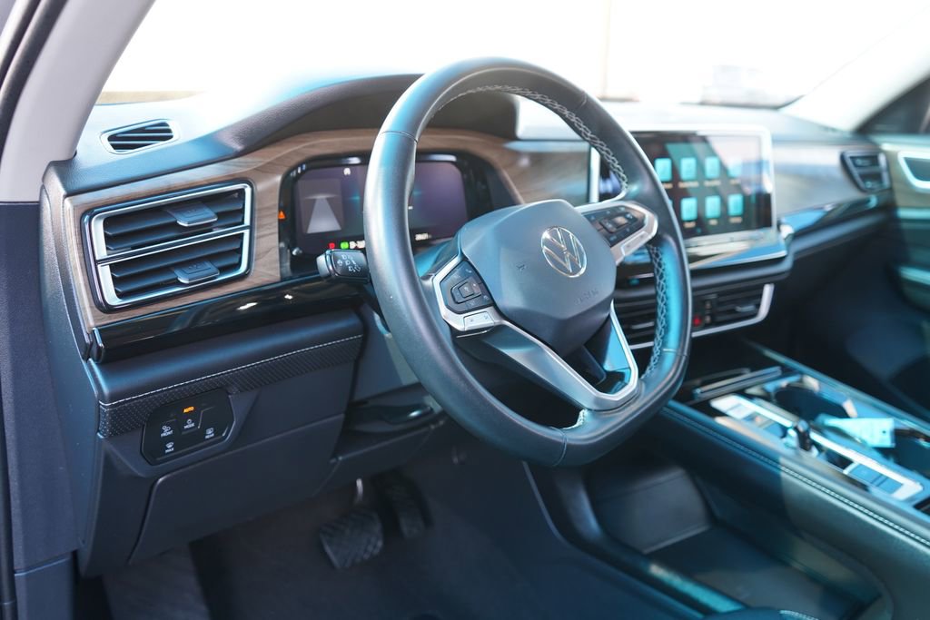 Used 2025 Volkswagen Atlas SE image 17