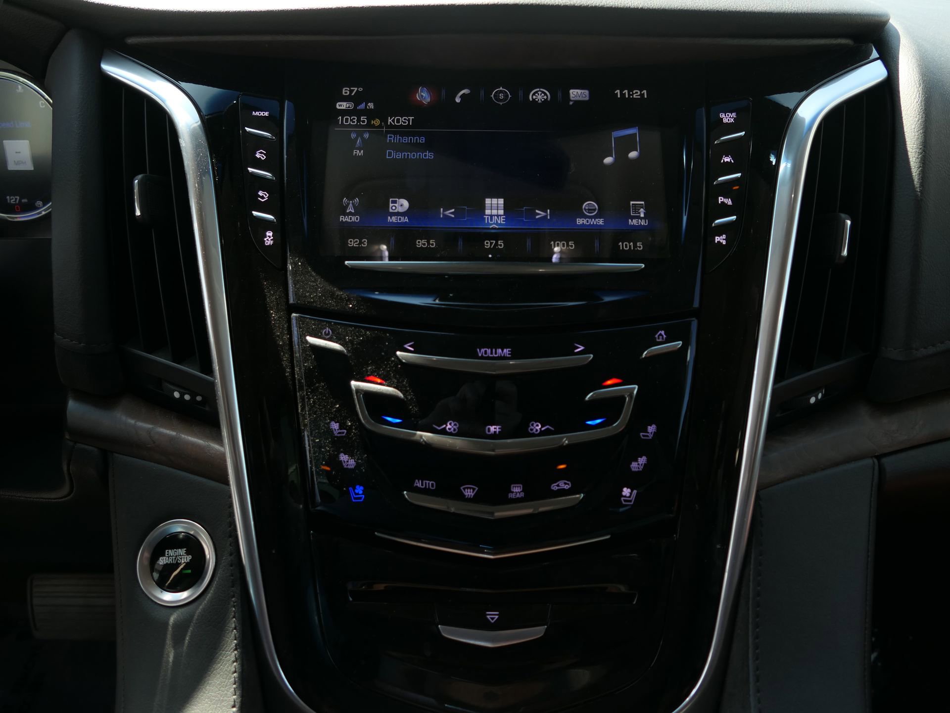 Used 2019 Cadillac Escalade Premium Luxury w/ Escalade Sport Edition image 19
