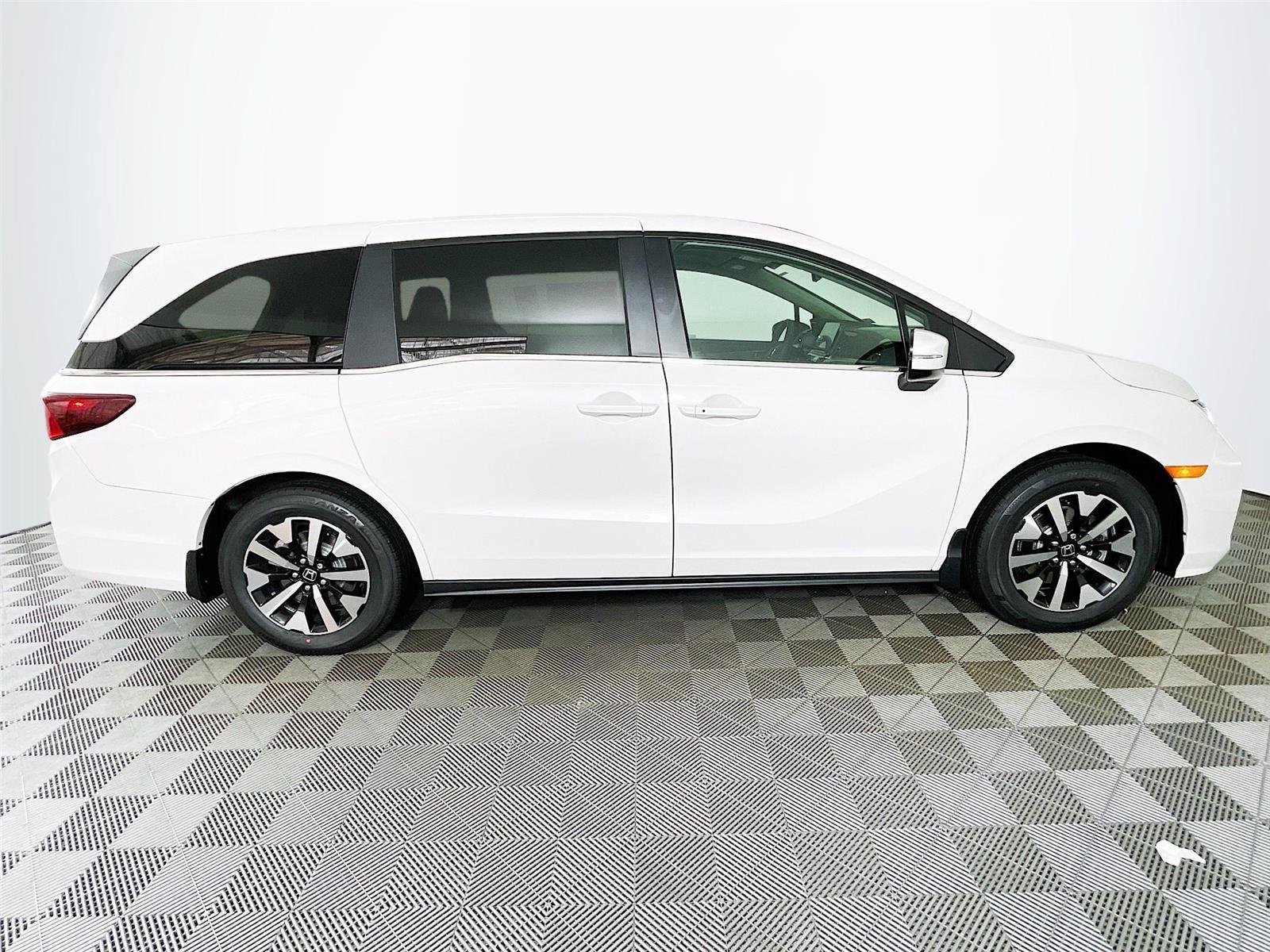 New 2026 Honda Odyssey EX-L image 9