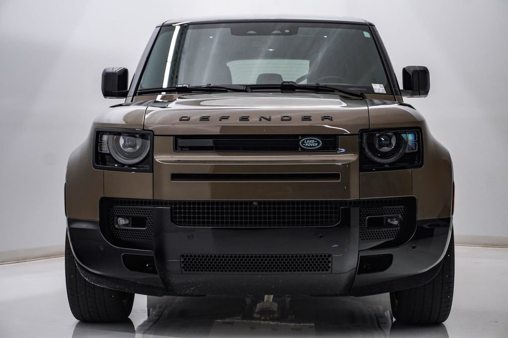 Used 2025 Land Rover Defender 110 X-Dynamic SE AWD/4WD image 6
