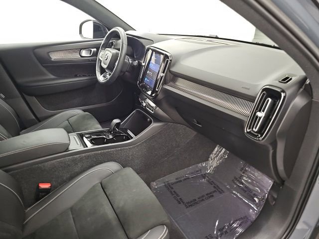 Used 2022 Volvo XC40 P8 Recharge Ultimate image 35