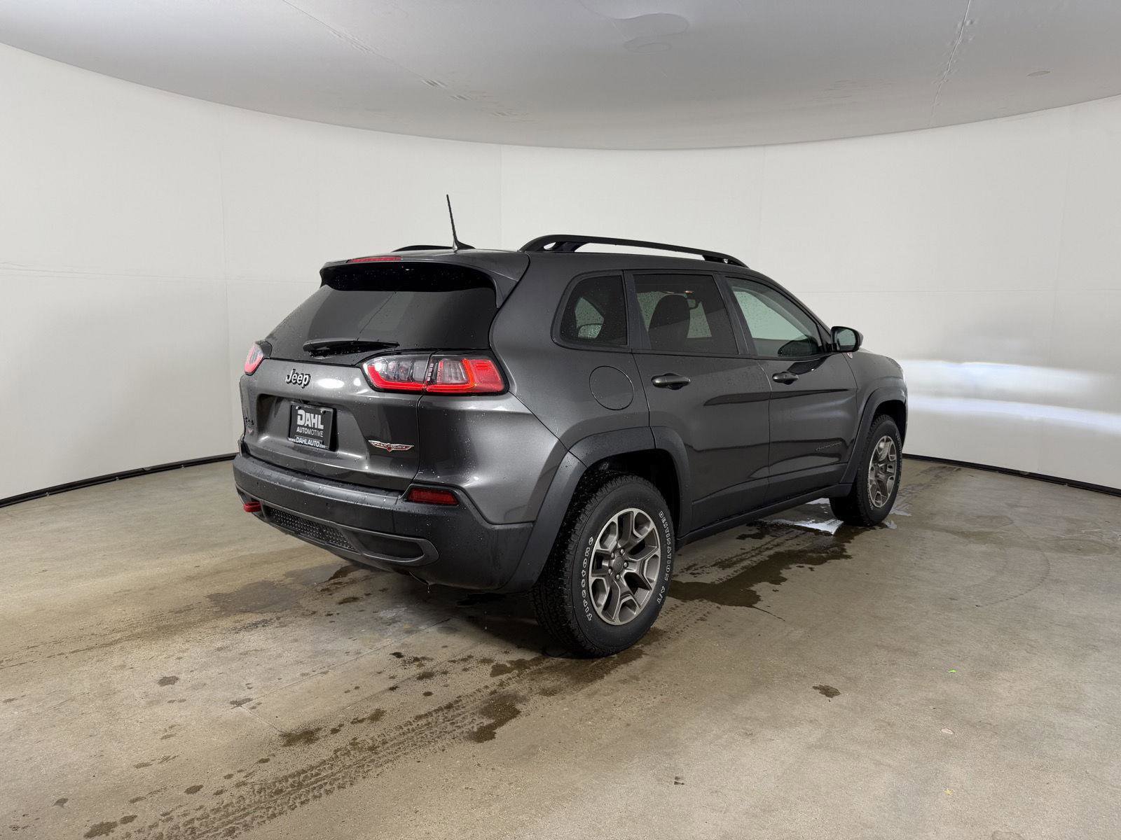 Used 2022 Jeep Cherokee Trailhawk image 7