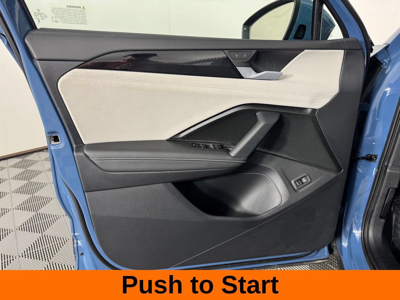 Used 2025 Volkswagen Tiguan SE w/ Panoramic Sunroof Package AWD/4WD image 12