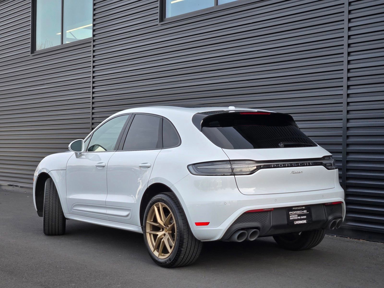 Used 2025 Porsche Macan AWD/4WD image 3