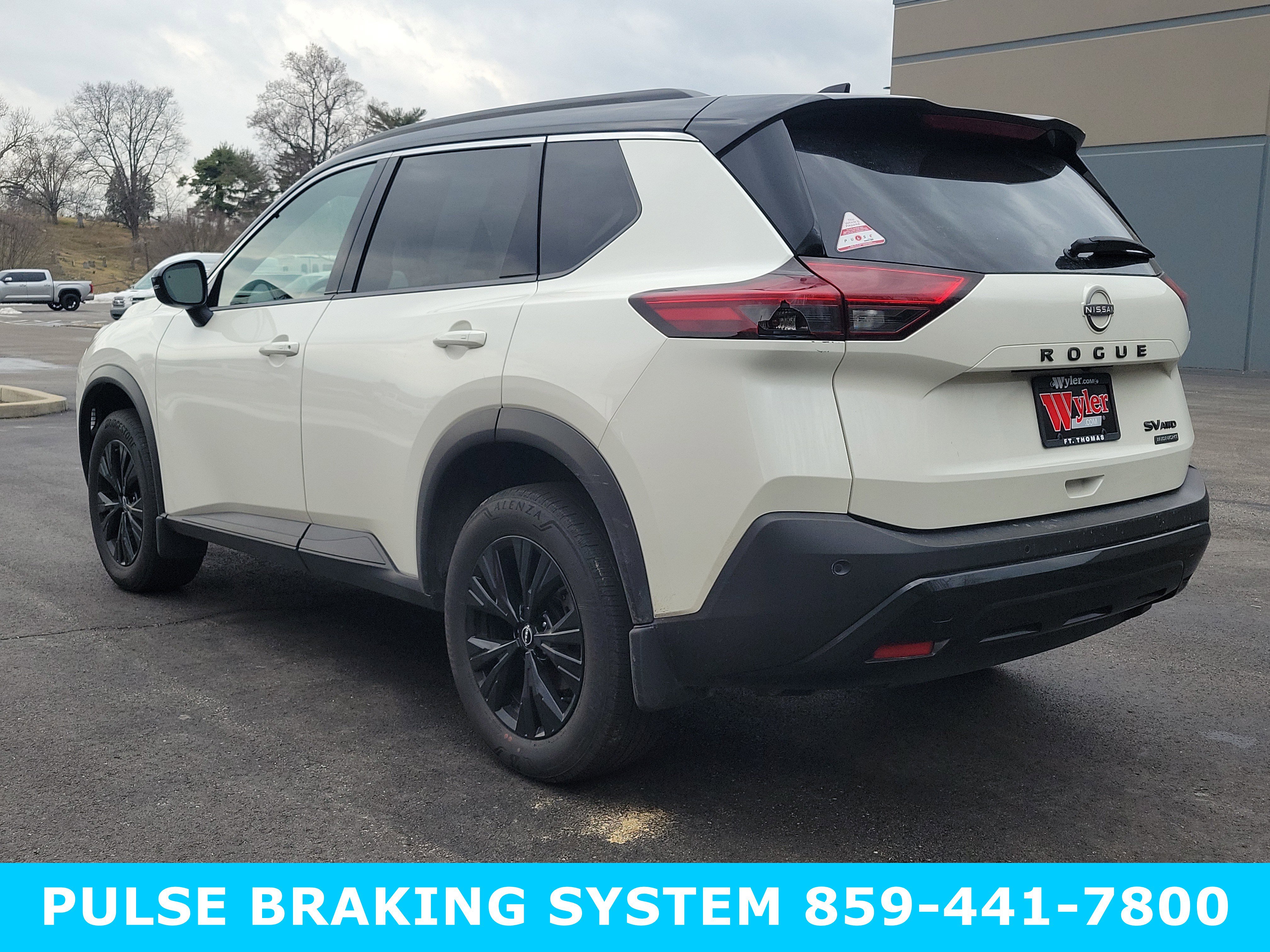 Used 2023 Nissan Rogue SV w/ SV Premium Package image 5