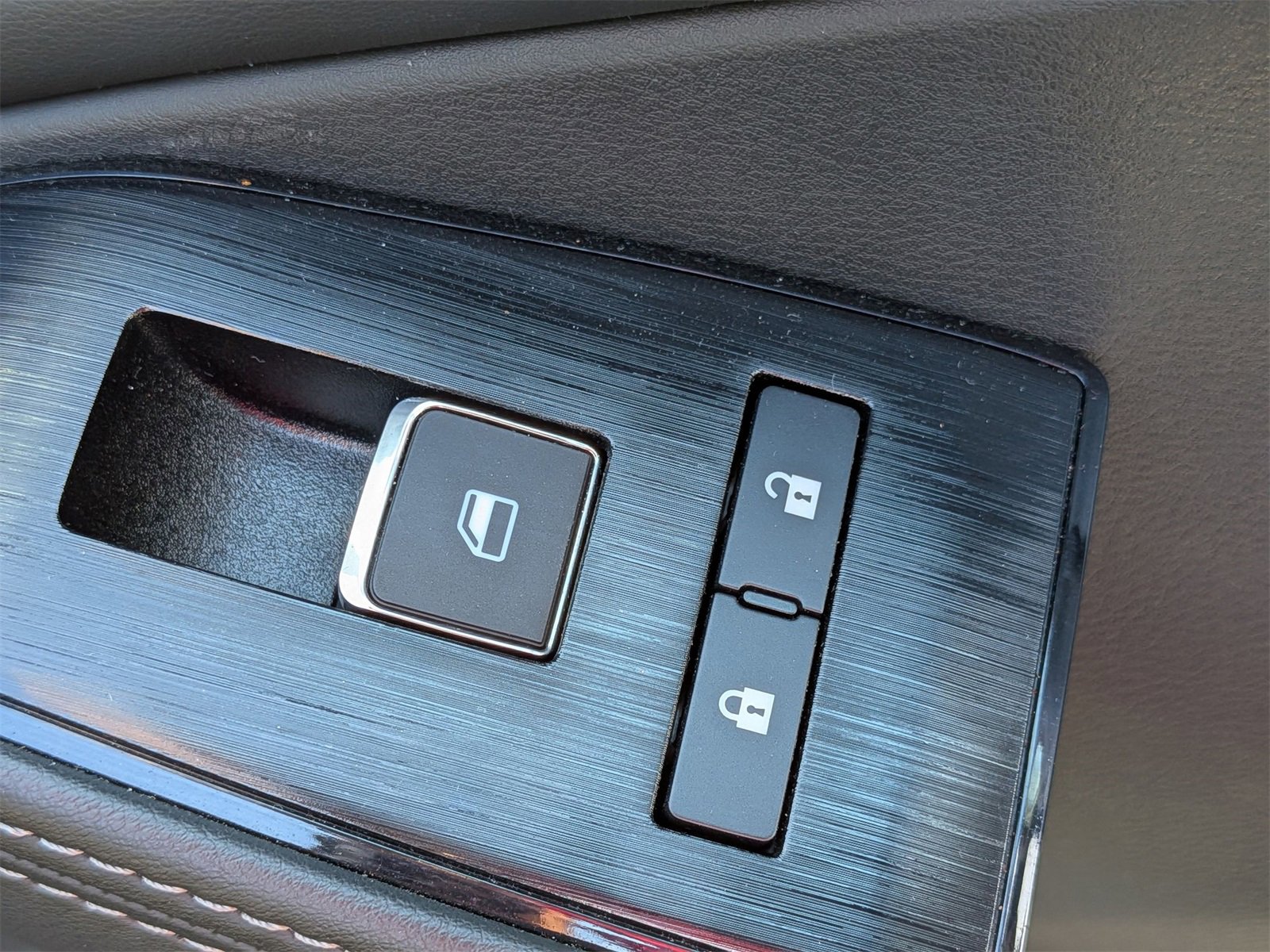 Used 2023 Nissan Rogue SL image 37