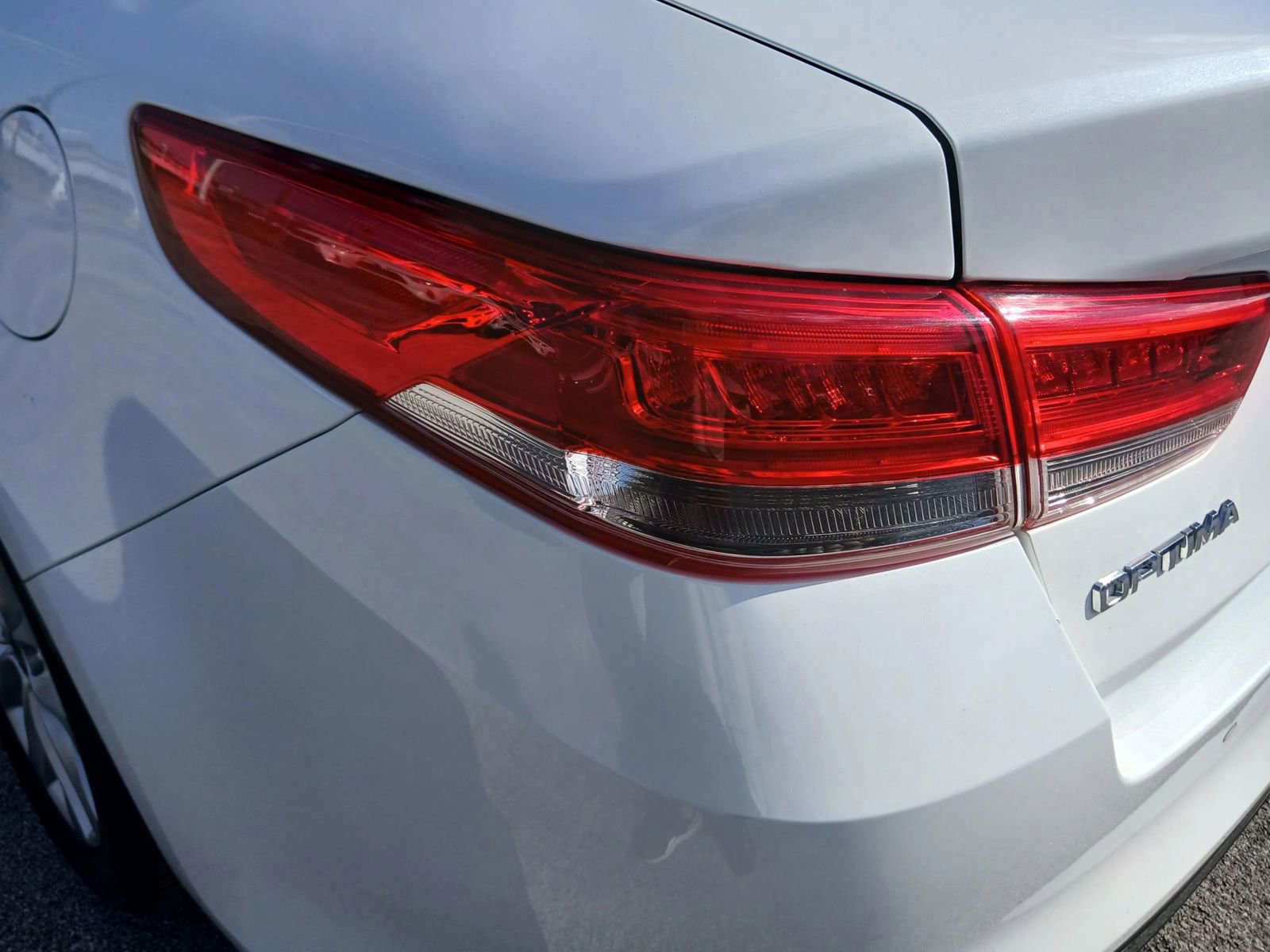 Used 2018 Kia Optima EX w/ Technology Package FWD image 12
