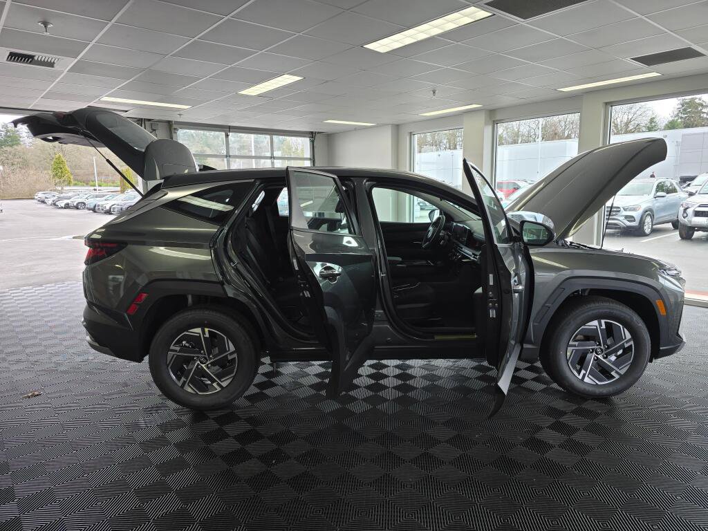 New 2026 Hyundai Tucson Blue SE image 16