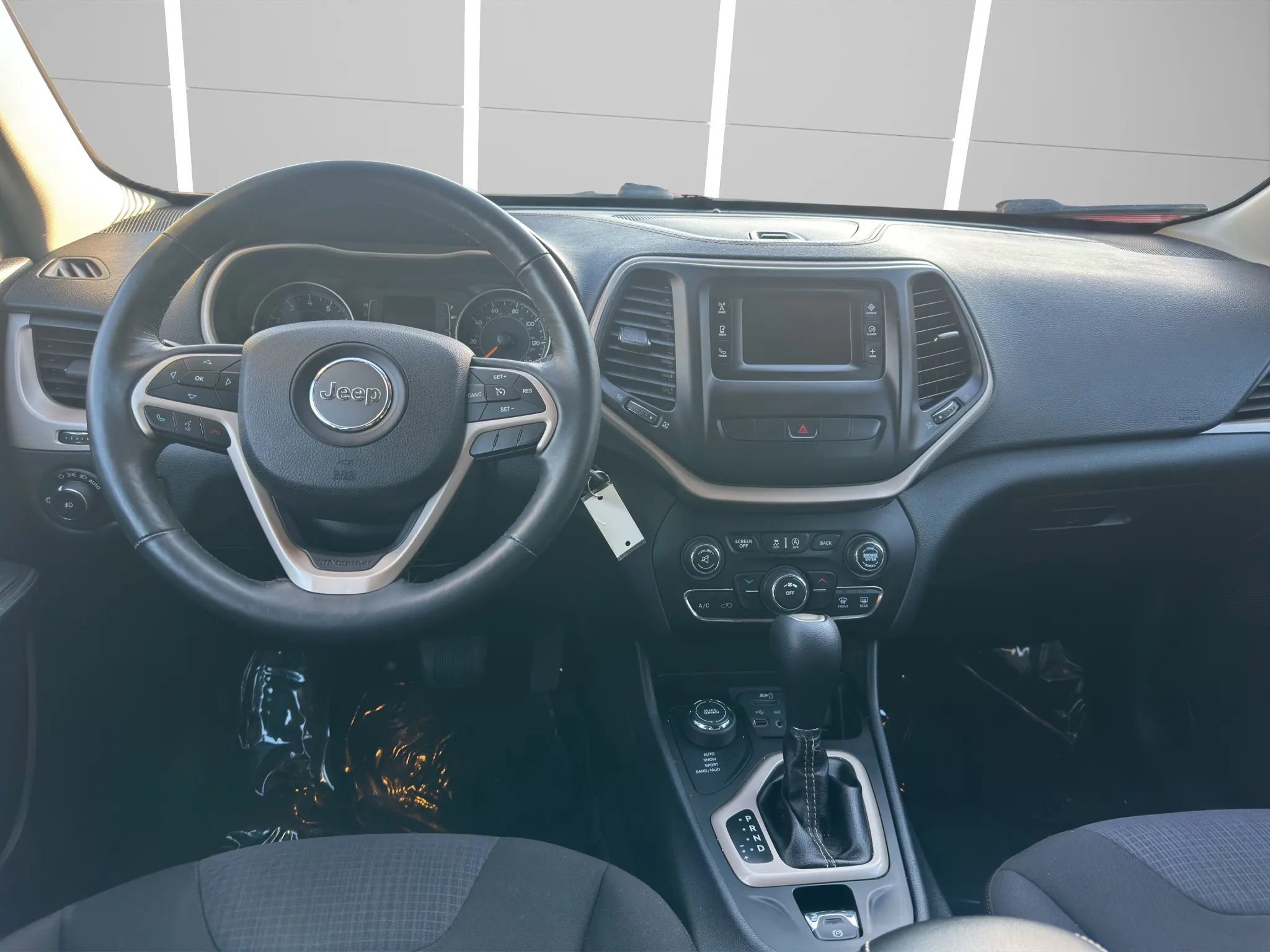 Used 2015 Jeep Cherokee Latitude w/ Cold Weather Group image 14