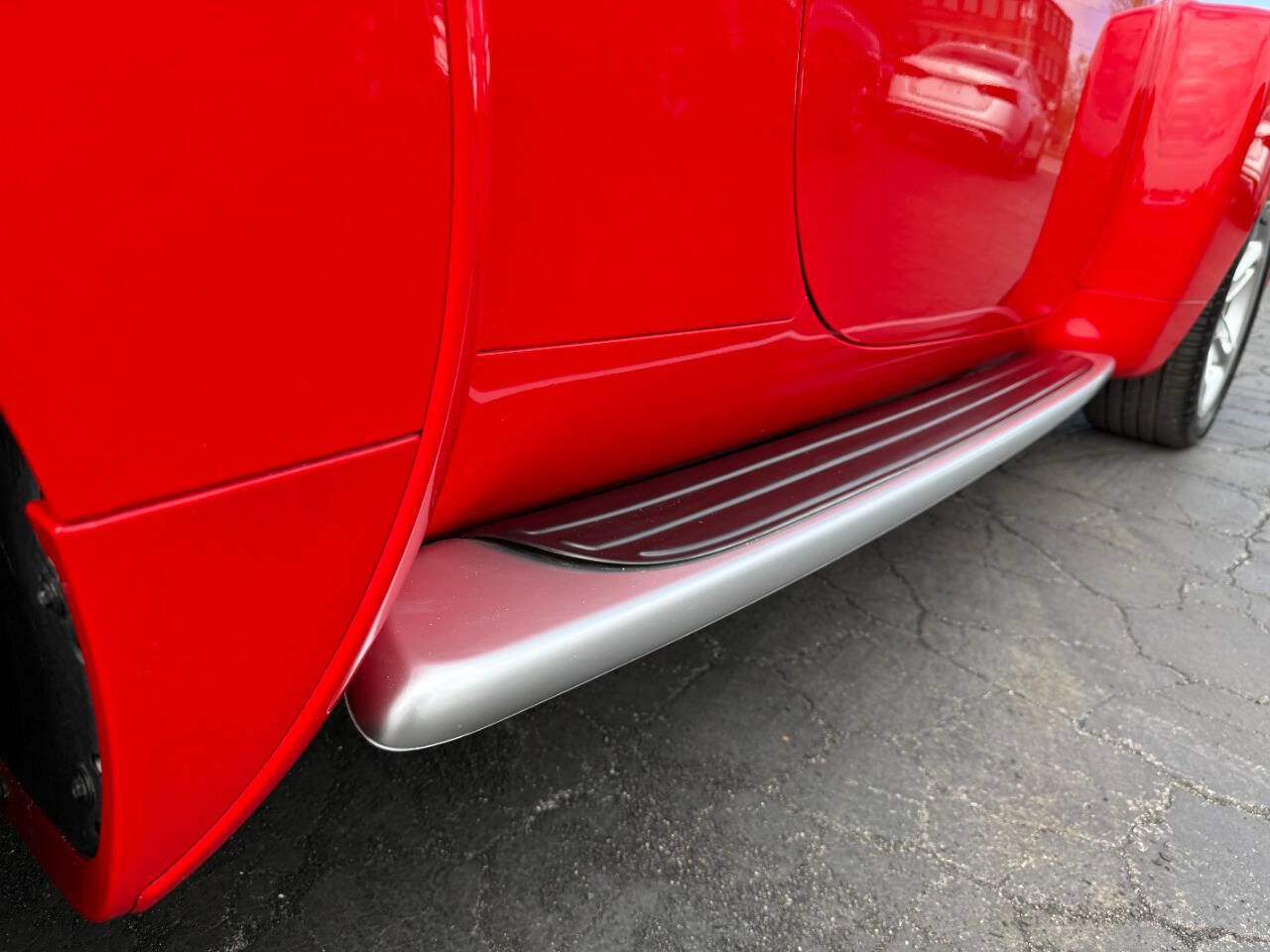 Used 2004 Chevrolet SSR w/ Preferred Equipment Group RWD image 11