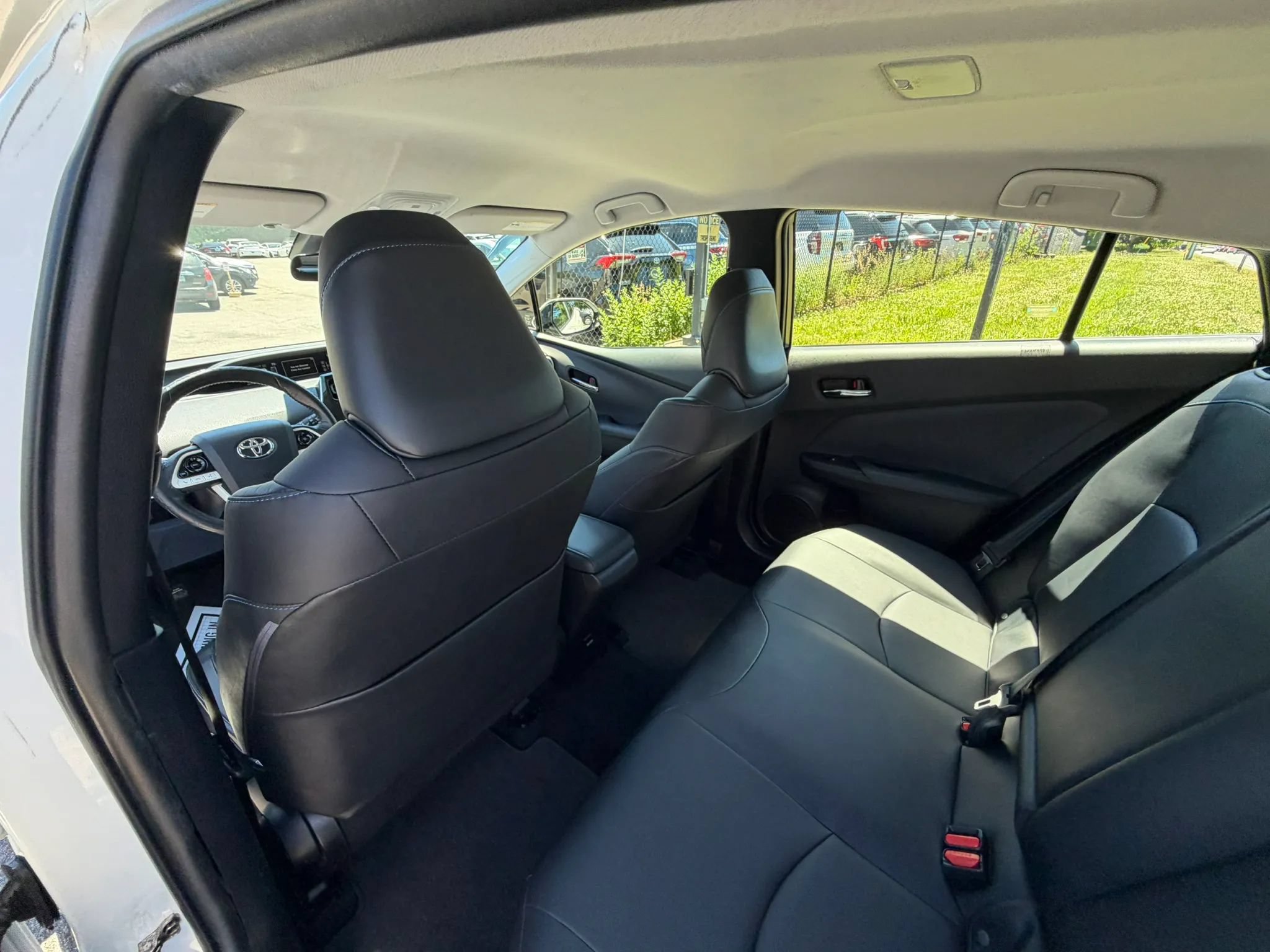 Used 2016 Toyota Prius Three Touring FWD image 18