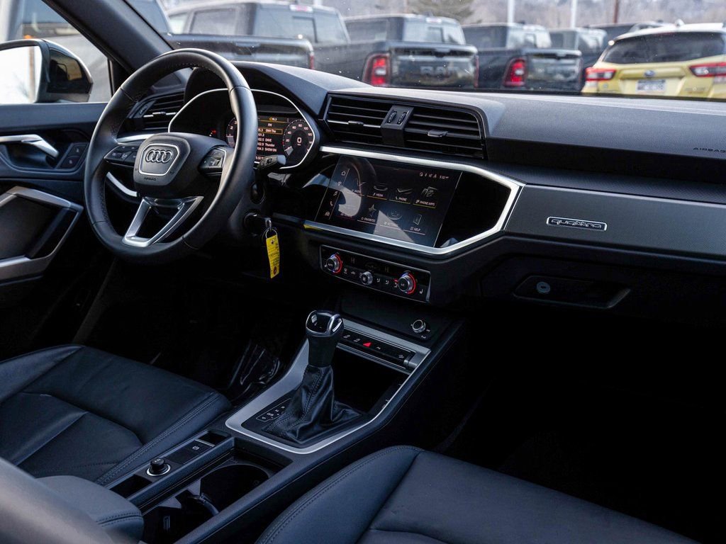 Used 2025 Audi Q3 2.0T Premium image 32