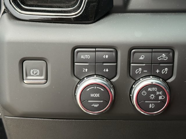Used 2024 GMC Sierra 2500 AT4 w/ AT4 Premium Plus Package AWD/4WD image 24