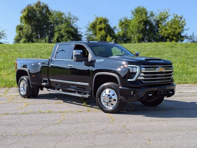 Used 2024 Chevrolet Silverado 3500 High Country w/ Technology Package AWD/4WD image 1