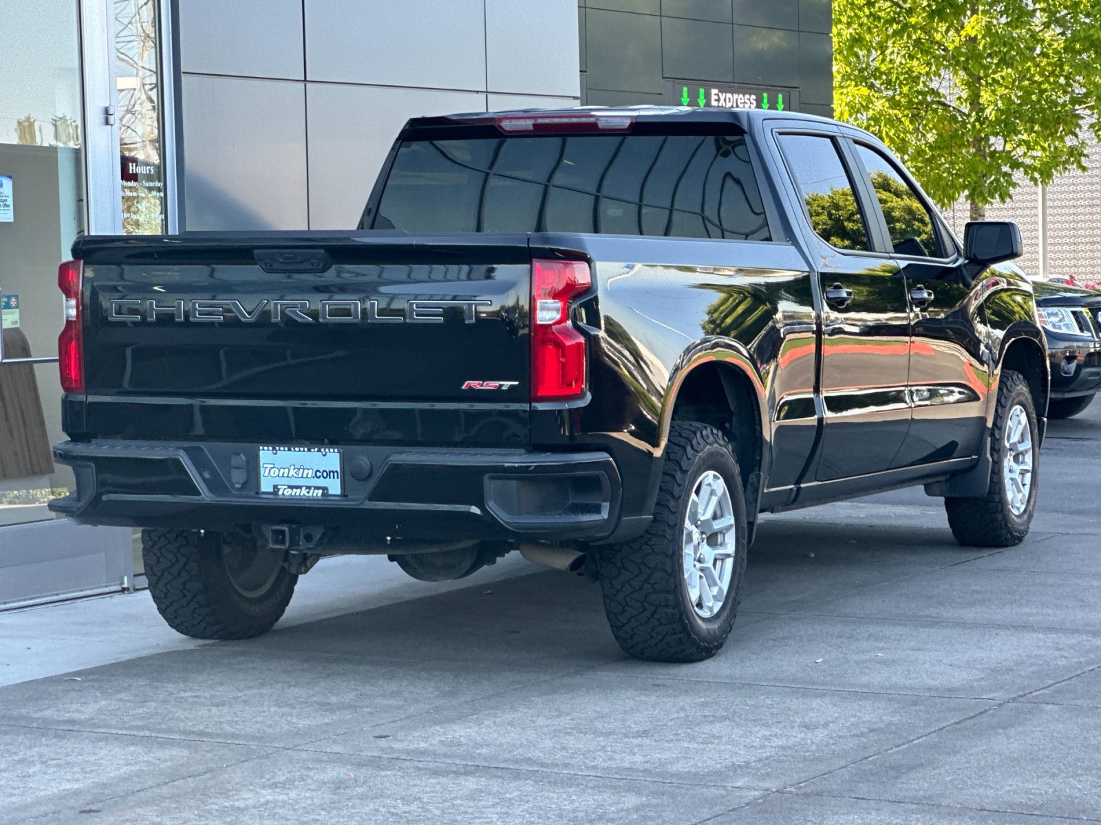 Used 2023 Chevrolet Silverado 1500 RST AWD/4WD image 4