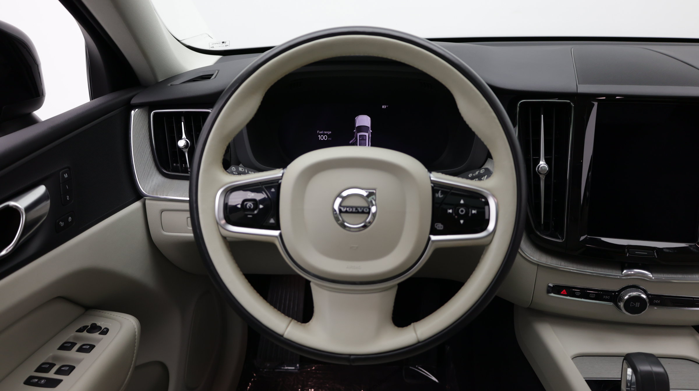 Used 2024 Volvo XC60 B5 Plus AWD/4WD image 25