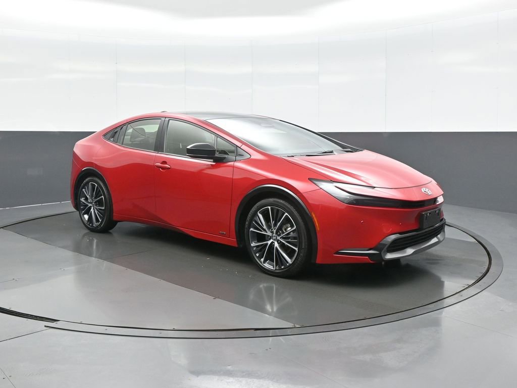 Used 2025 Toyota Prius XLE image 1