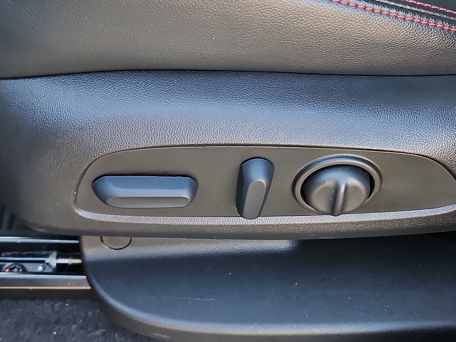 Used 2022 Chevrolet Equinox RS w/ RS Leather Package image 27