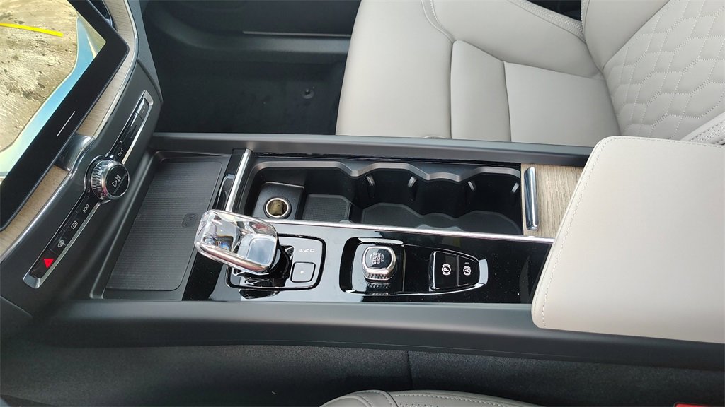 New 2026 Volvo XC60 B5 Plus w/ Climate Package image 21