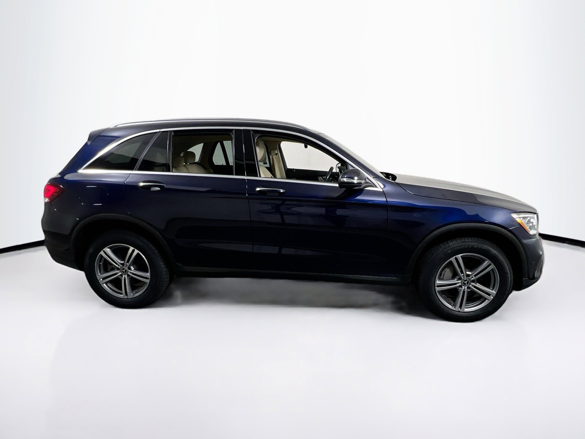 Used 2022 Mercedes-Benz GLC 300 4MATIC image 4