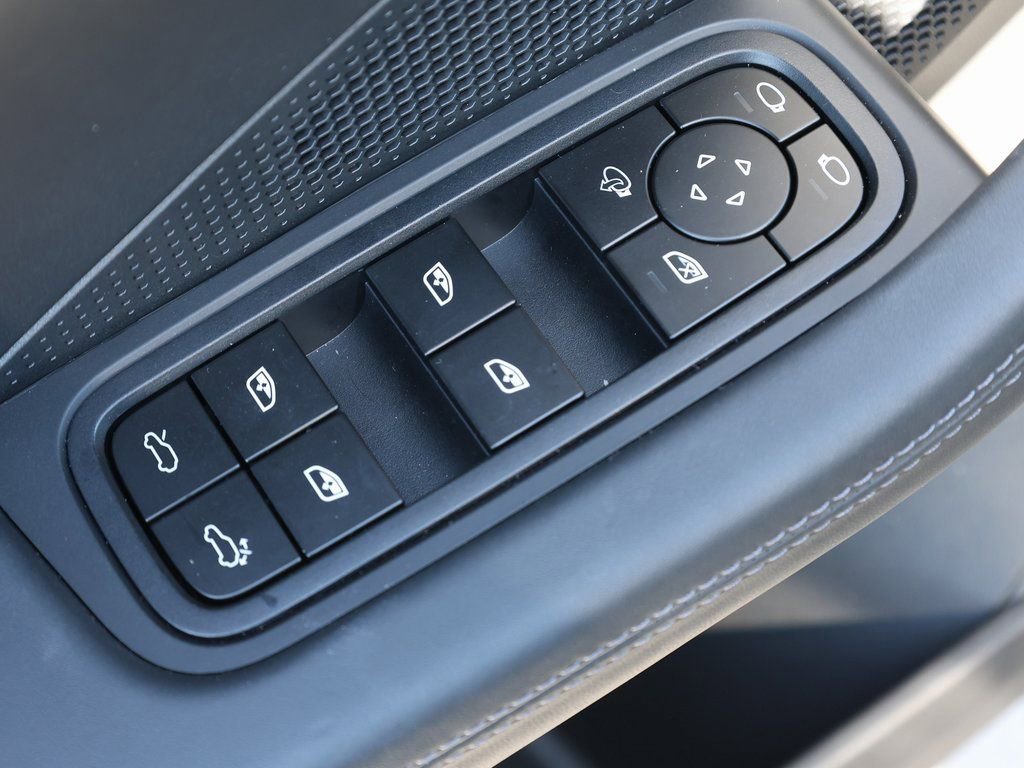 Used 2025 Porsche Macan Turbo Electric image 15
