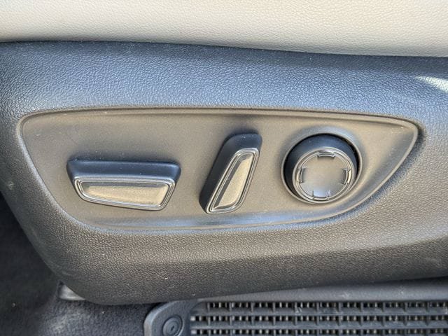 Used 2025 Toyota Sienna XLE FWD image 29