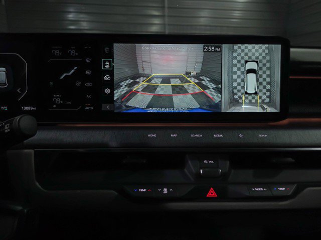 Used 2024 Kia EV9 Land image 31