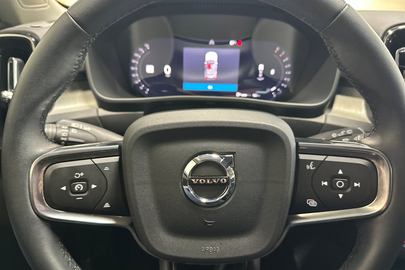 Certified 2025 Volvo XC40 B5 Ultra AWD/4WD image 27