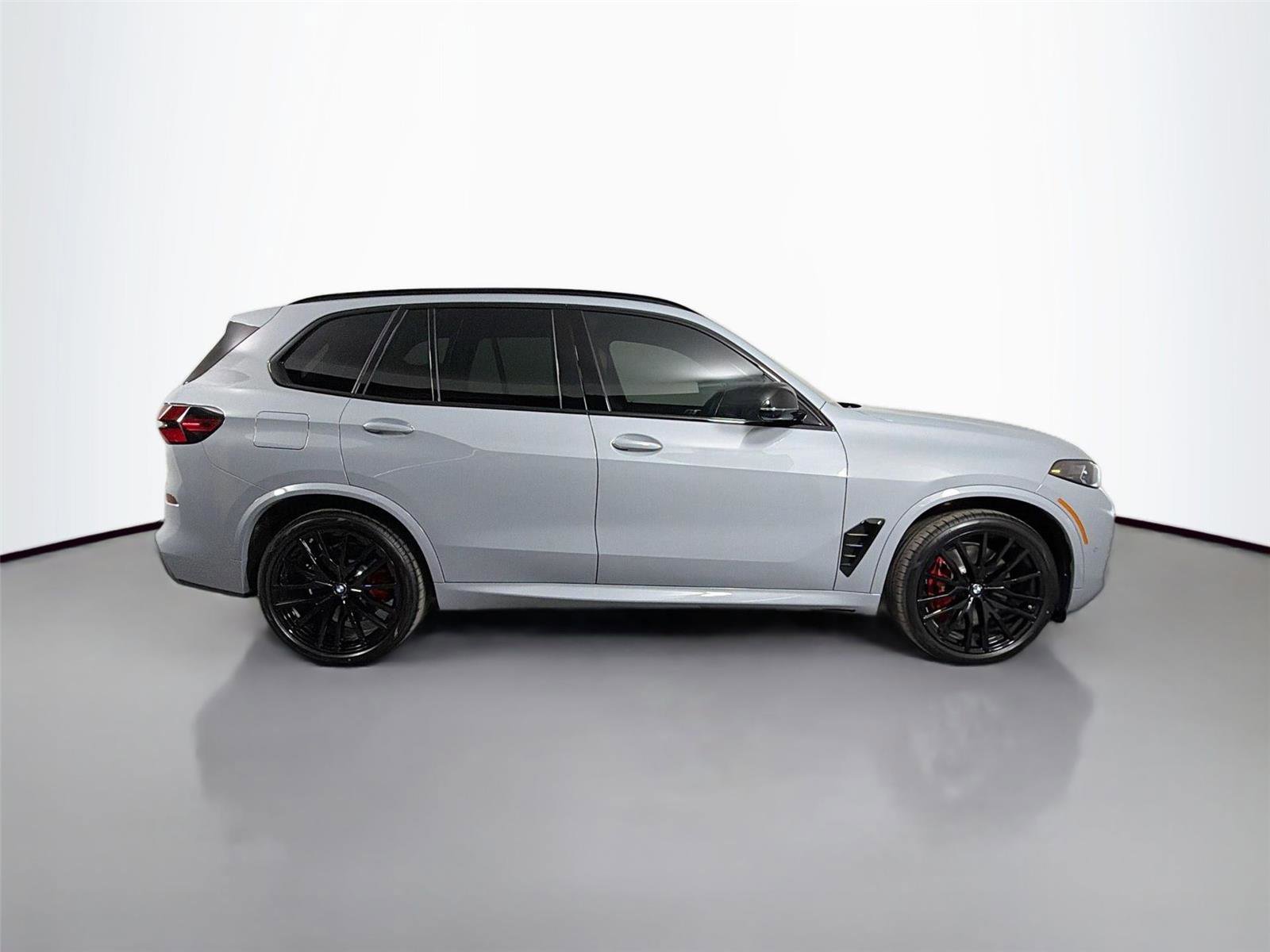 New 2026 BMW X5 M60i image 4