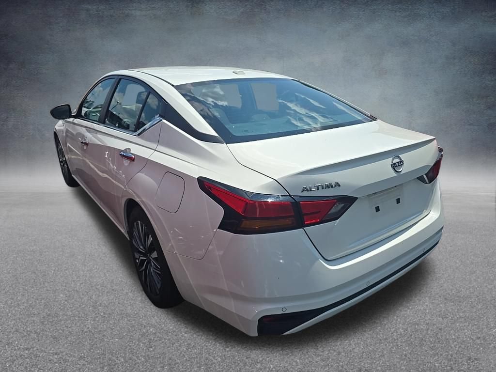 Used 2025 Nissan Altima 2.5 SV FWD image 4