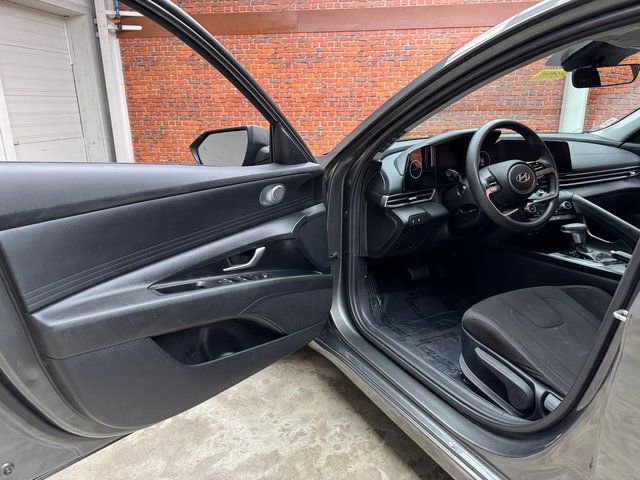 Used 2024 Hyundai Elantra SEL image 9