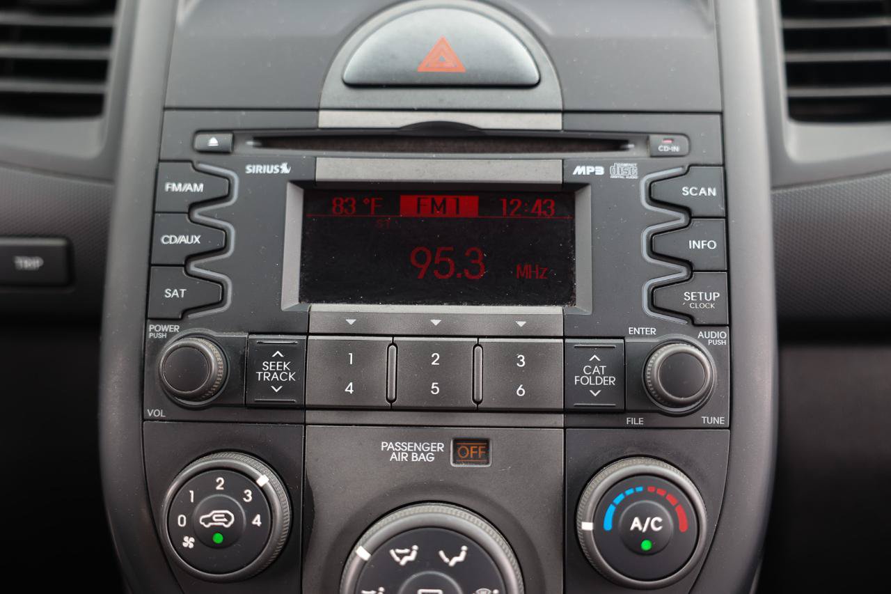 Used 2010 Kia Soul FWD image 29