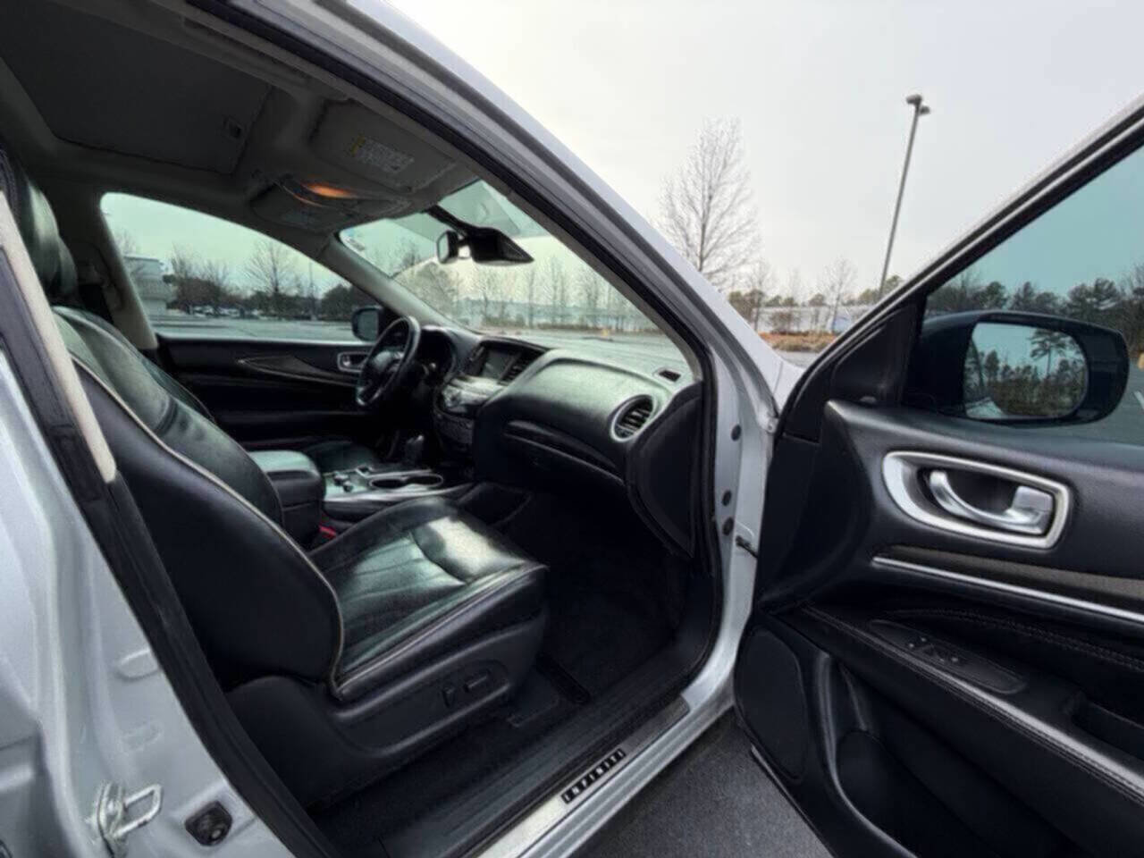 Used 2019 INFINITI QX60 Luxe w/ Essential Package image 18