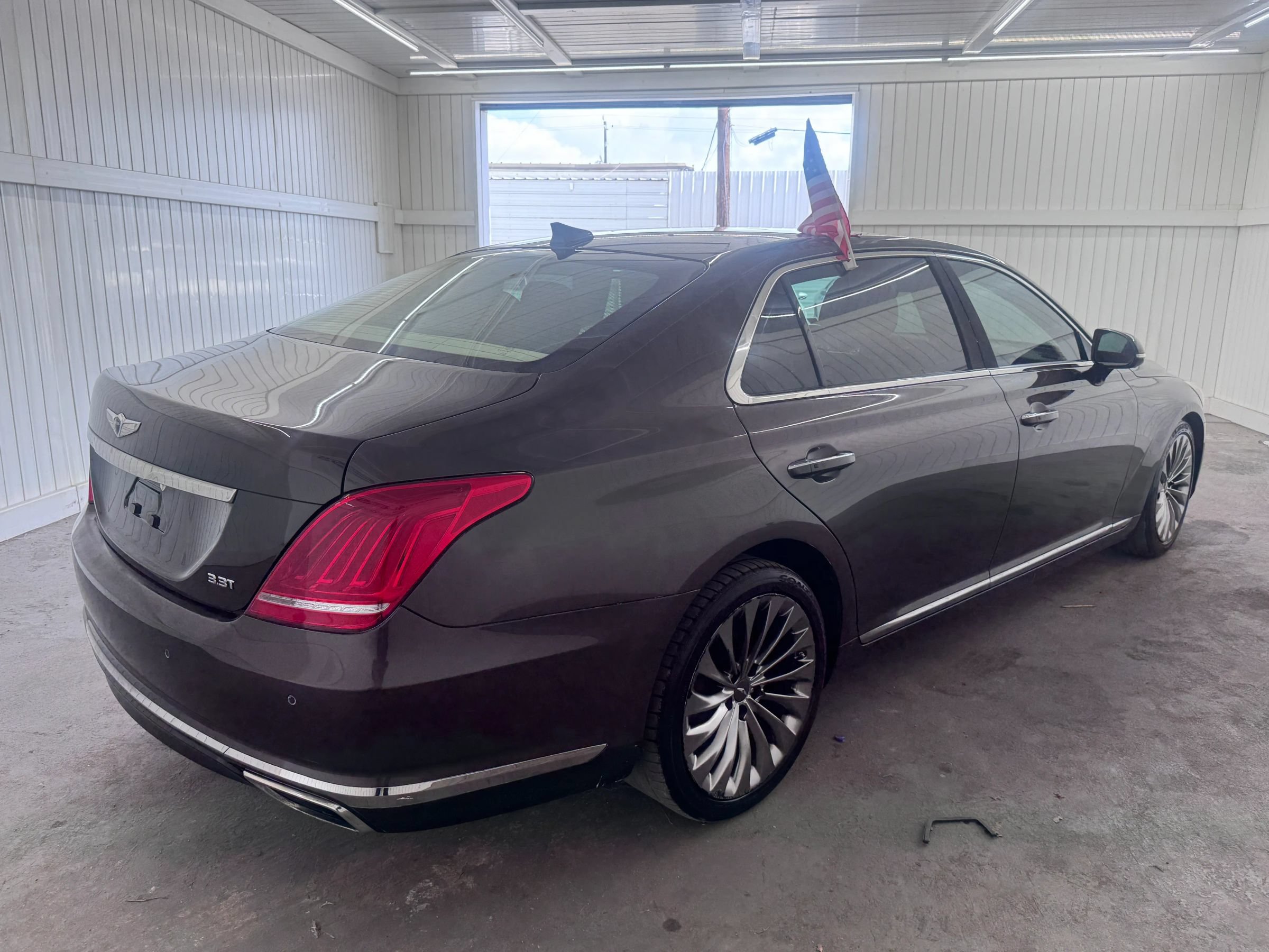 Used 2017 Genesis G90 3.3T Premium RWD image 5