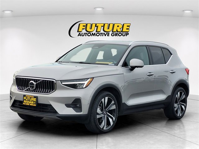 Used 2023 Volvo XC40 B5 Plus image 5