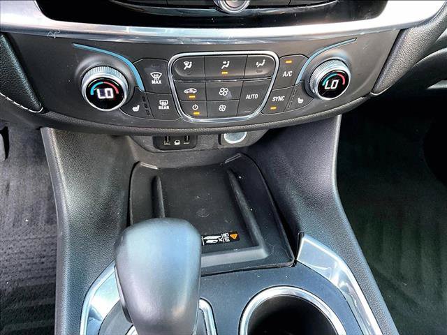 Used 2023 Chevrolet Traverse LT FWD image 24