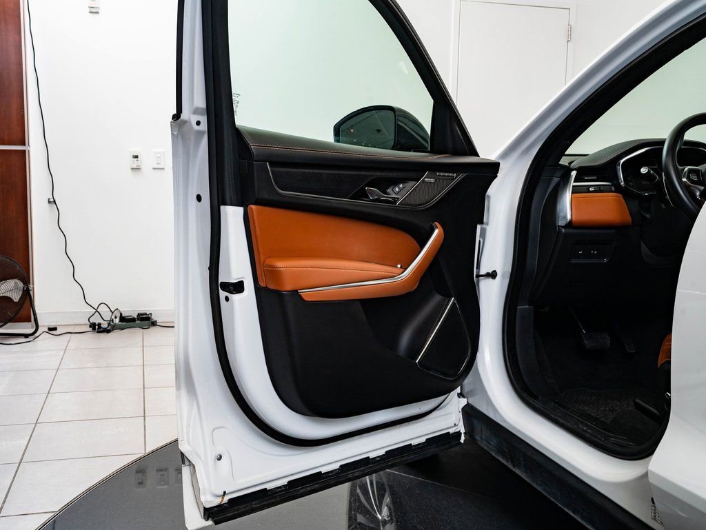 Certified 2024 Jaguar F-PACE R-Dynamic S image 27