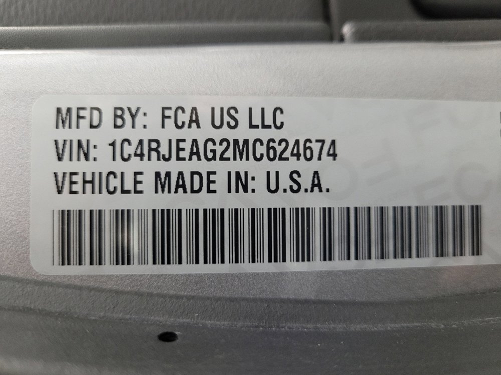 Used 2021 Jeep Grand Cherokee Laredo image 33