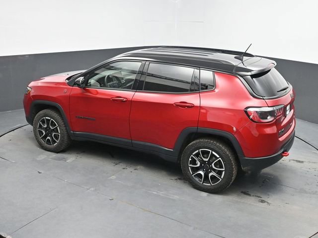 Used 2025 Jeep Compass Trailhawk AWD/4WD image 32