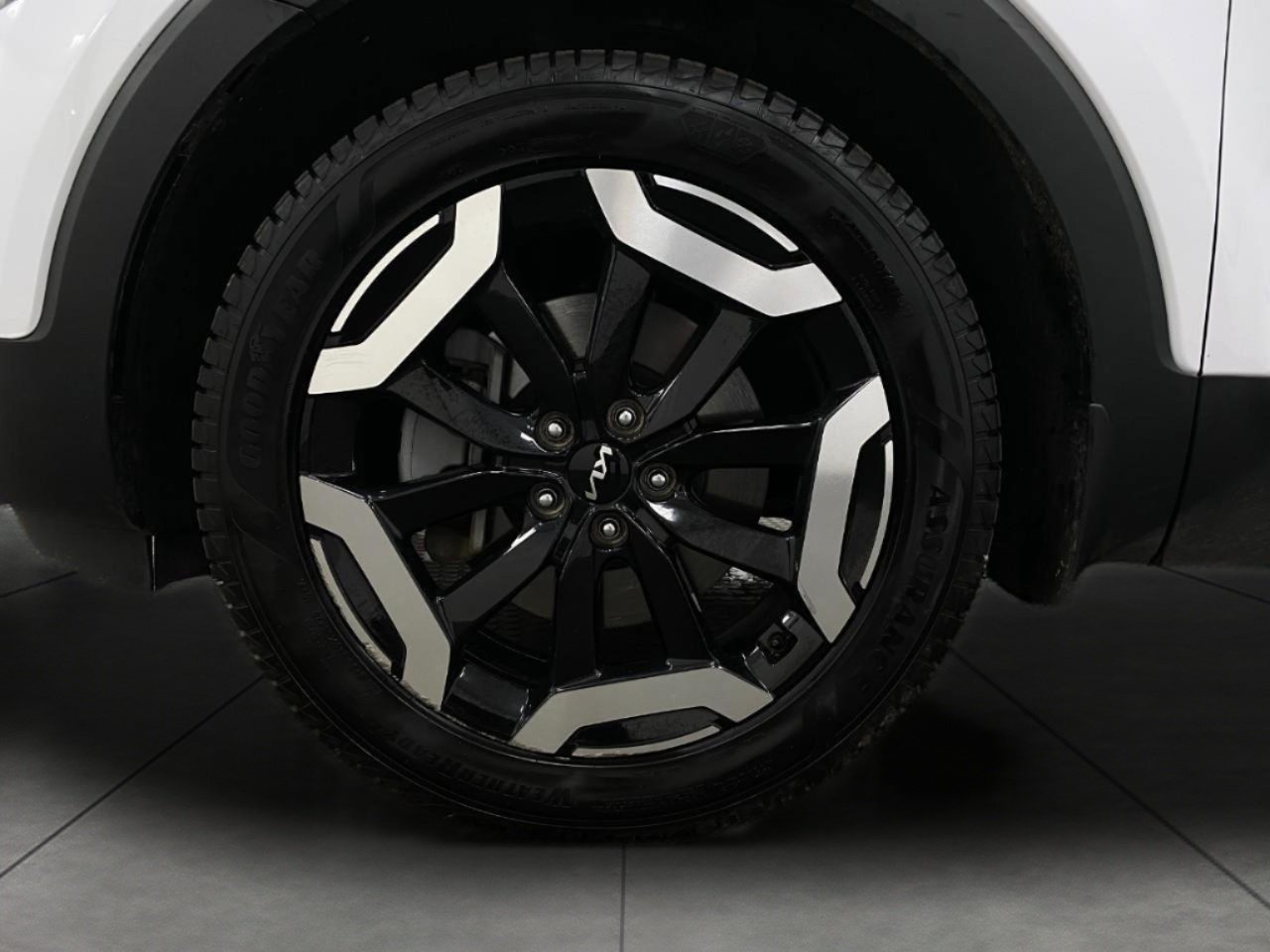 Used 2025 Kia Telluride EX w/ EX Captain's Chair Package AWD/4WD image 13