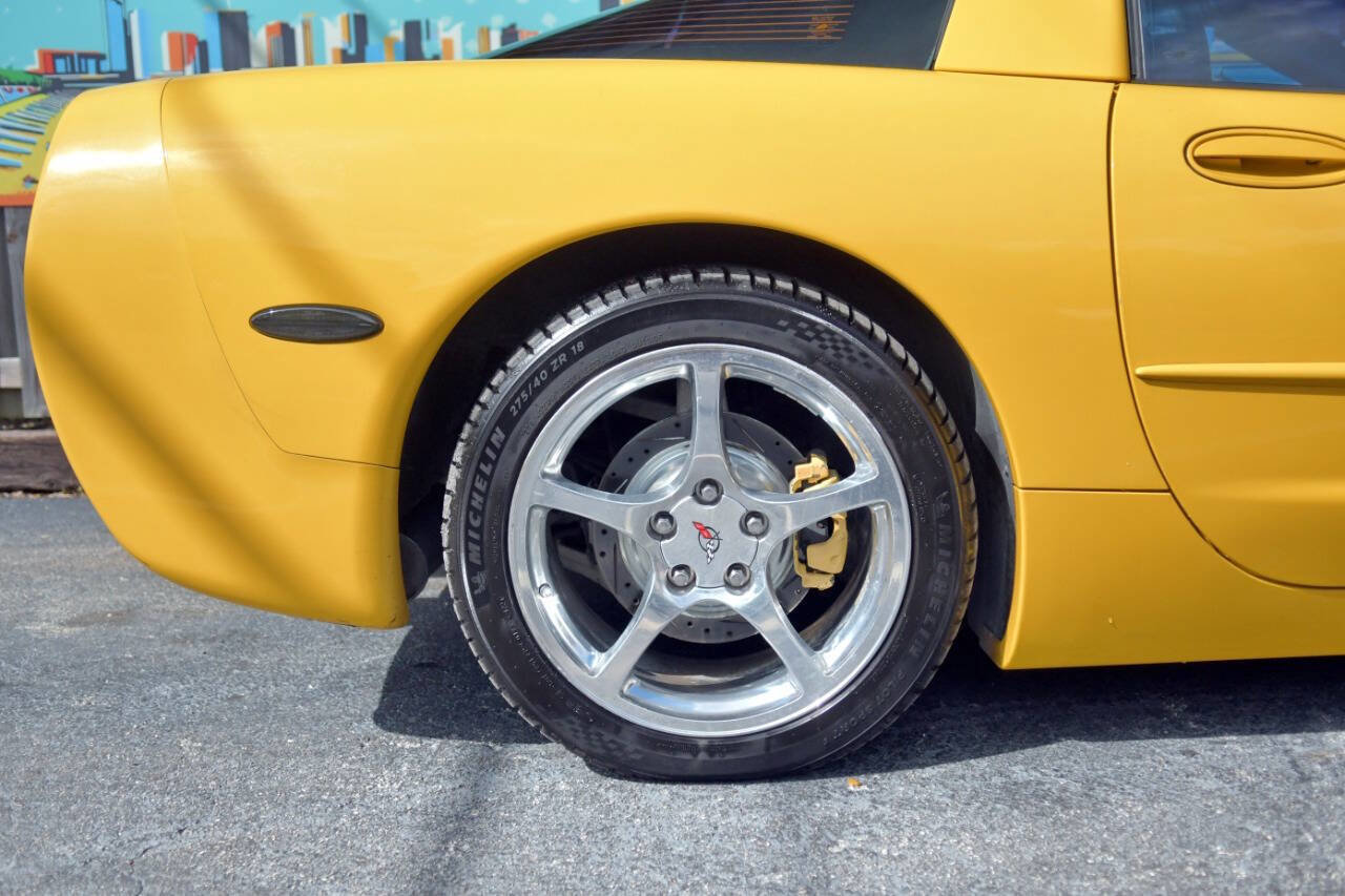 Used 2003 Chevrolet Corvette Coupe w/ Preferred Equipment Group image 32