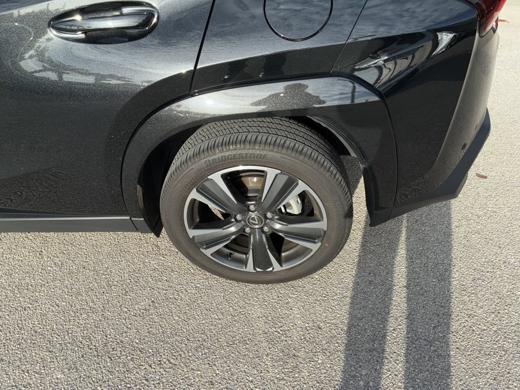 Used 2025 Lexus UX 300h FWD image 12