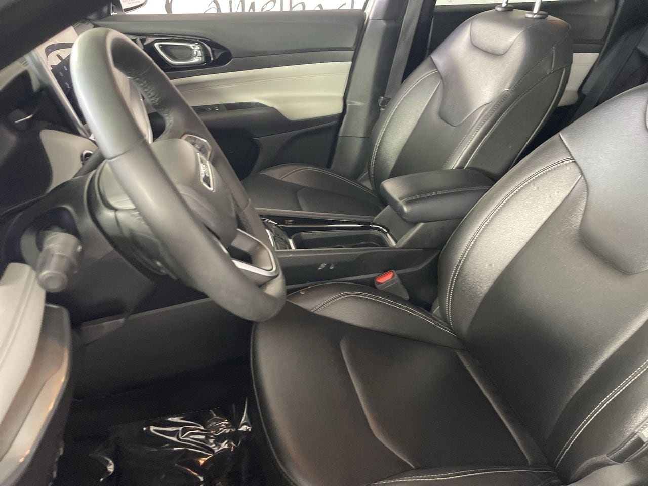 Used 2025 Jeep Compass Limited AWD/4WD image 19