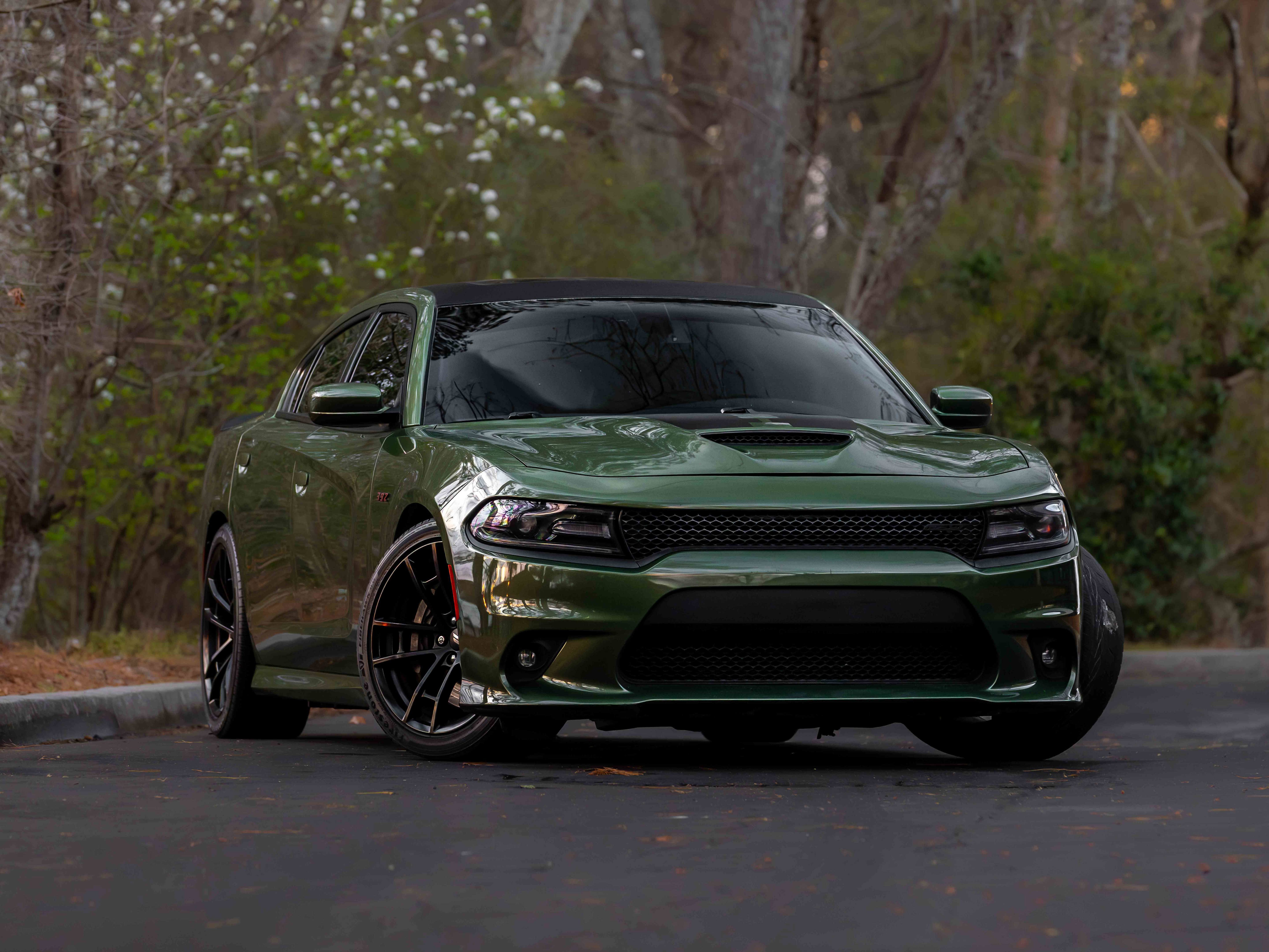 Used 2018 Dodge Charger R/T RWD image 1